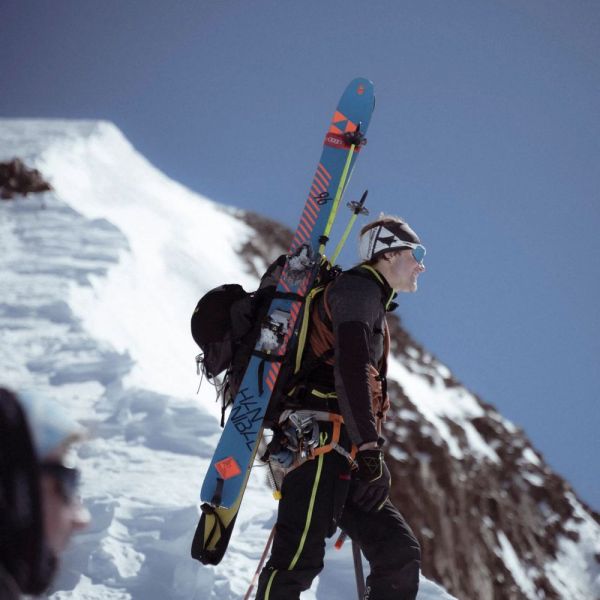 Skitour mit Guide in den Alpen – Aufstieg im Schnee